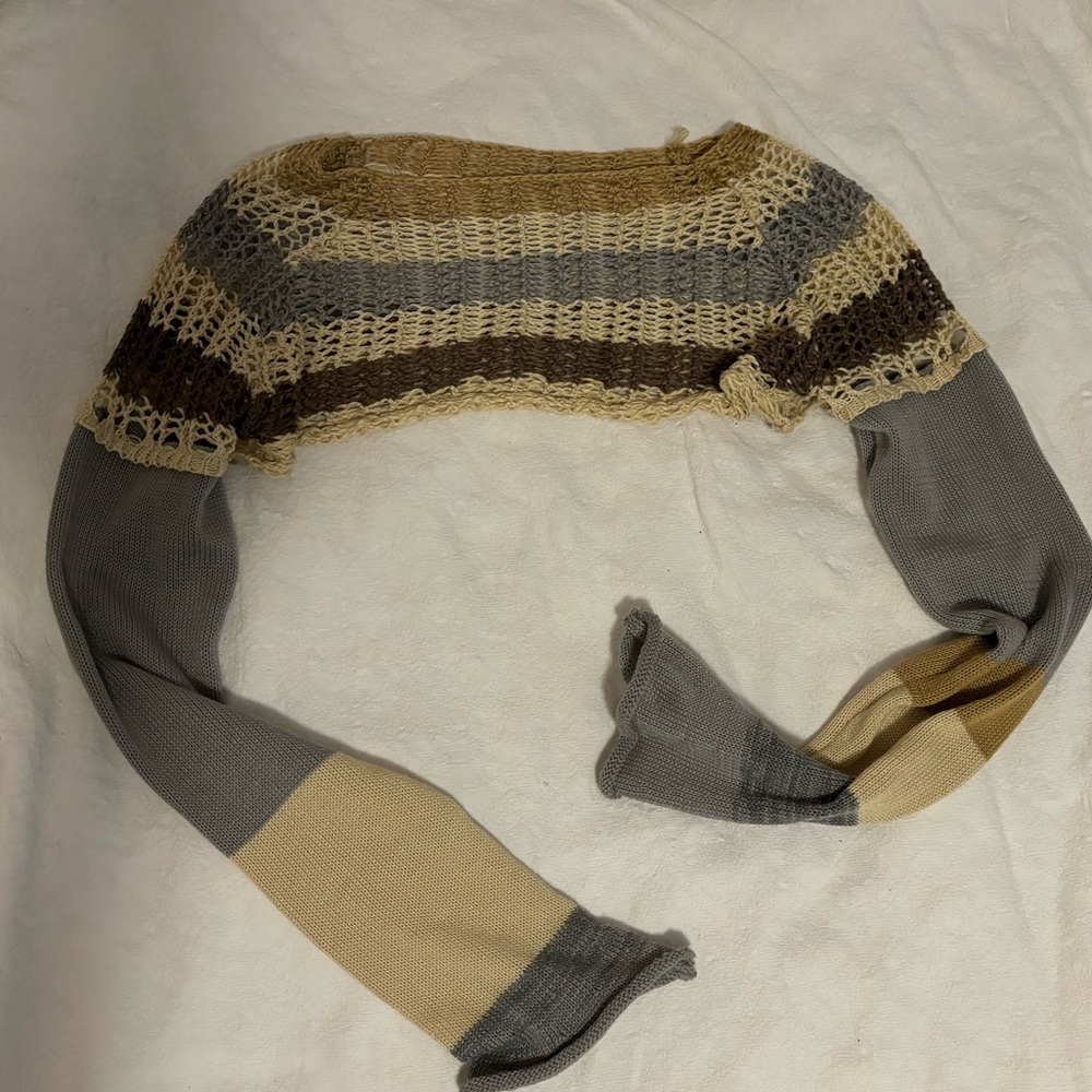 Sweater that is good for layering. From Amazon. Size medium